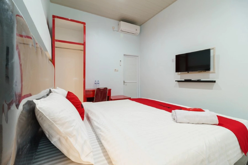 RedDoorz Plus near Palembang Icon Mall 2