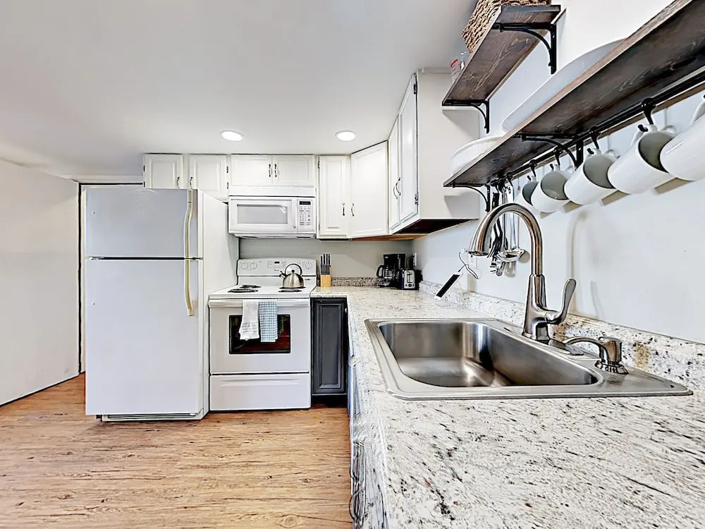 Shoreline Apartment on the Bus Line by RedAwning