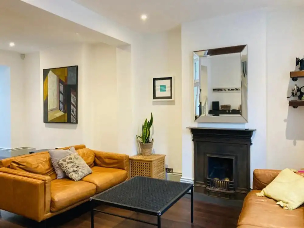 Charming 3-bed House in London