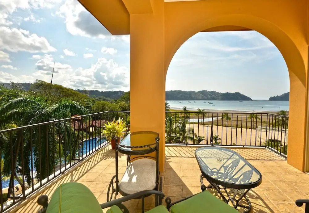 Bella Vista 4B - 3 bdr -3 1 2 Bath Ocean View