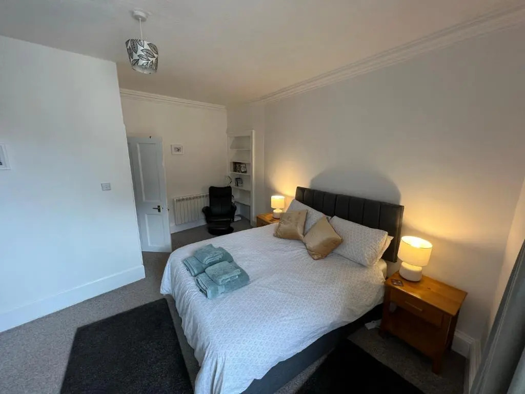 Stylish 2nd Floor Georgian 1 Bedroom Apartment