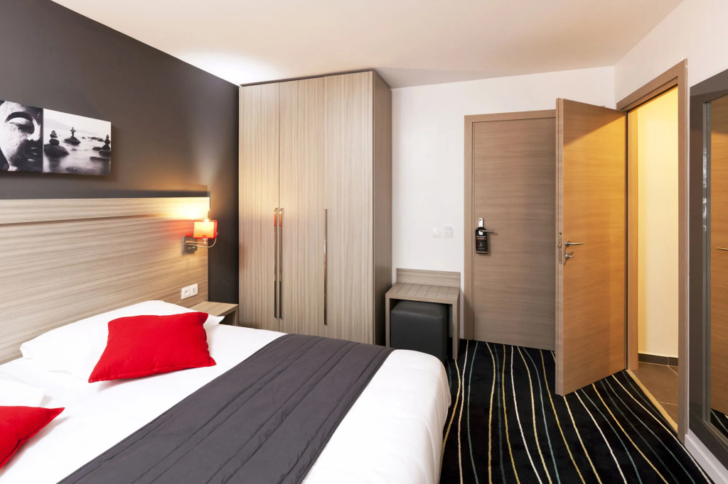 The Originals City, Marne-la-Vallée Est, Meaux ,GLASSY HOTEL