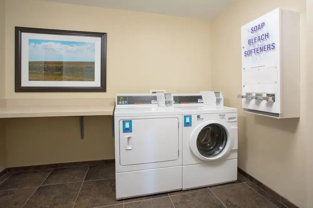 Holiday Inn Express Hotel & Suites Concordia US81