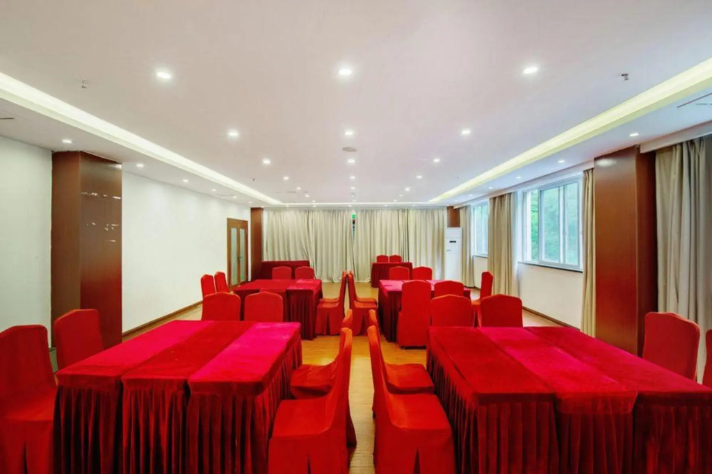 Vienna Classic Hotel (South Gate of Mount Huang Scenic Area)