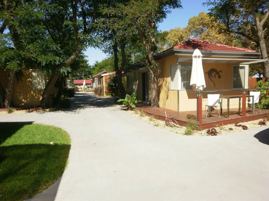 Kickback Cottages