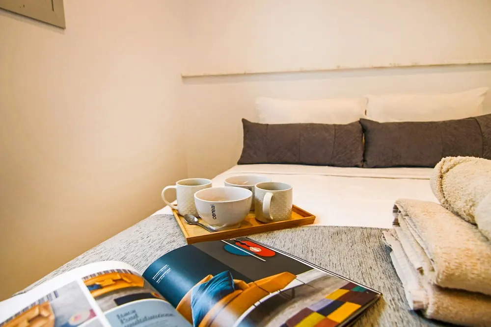 Phaedrus Living: Seaside Executive Flat Harbour 201
