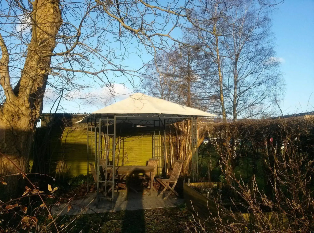 Acacia House