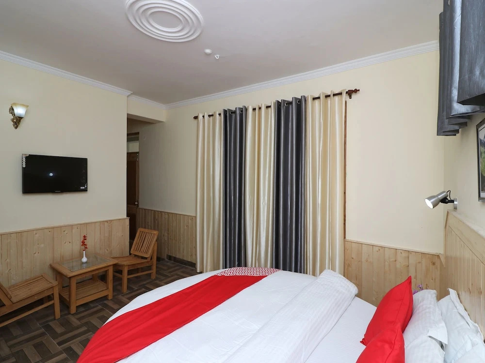 OYO 13715 Home Exotic River View Naggar Road