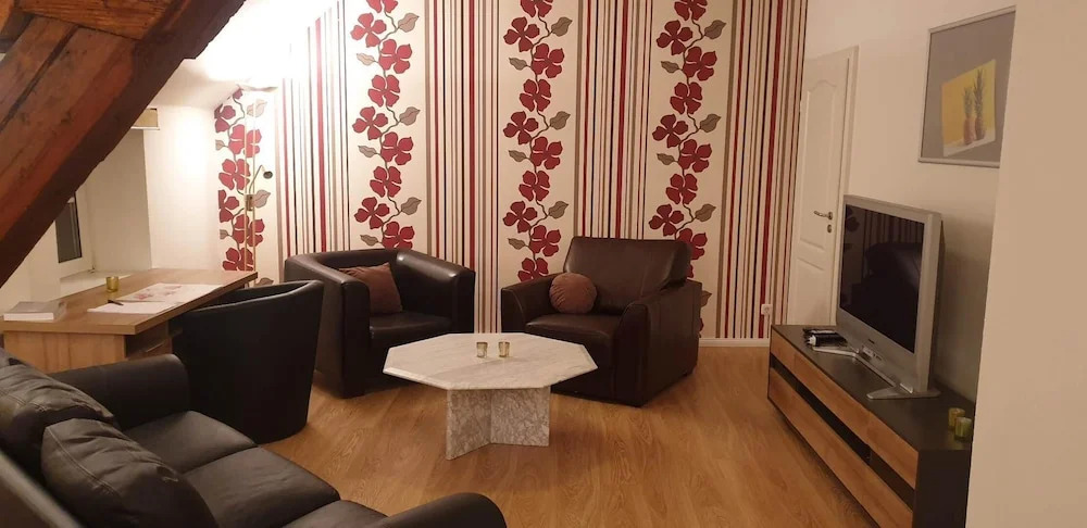 Apartment With Garden and City View