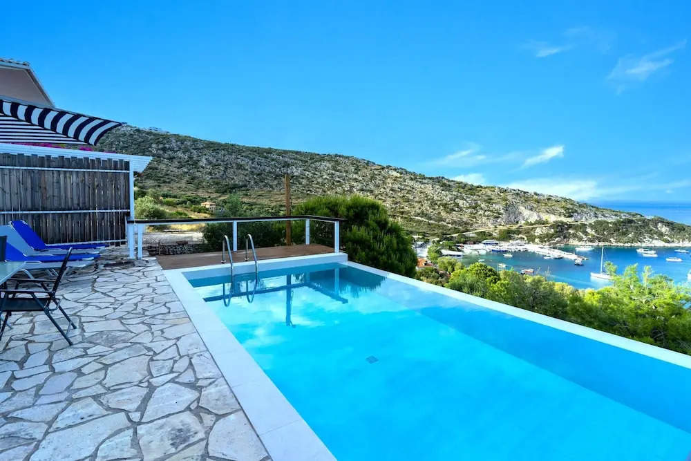 Coastal Paradise Found - Komis Private Pool Retreat
