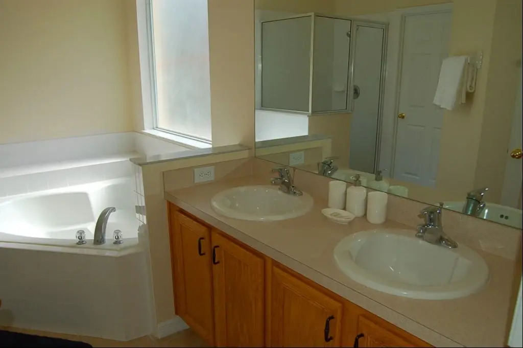 235, King Bed Retreat, Davenport, US