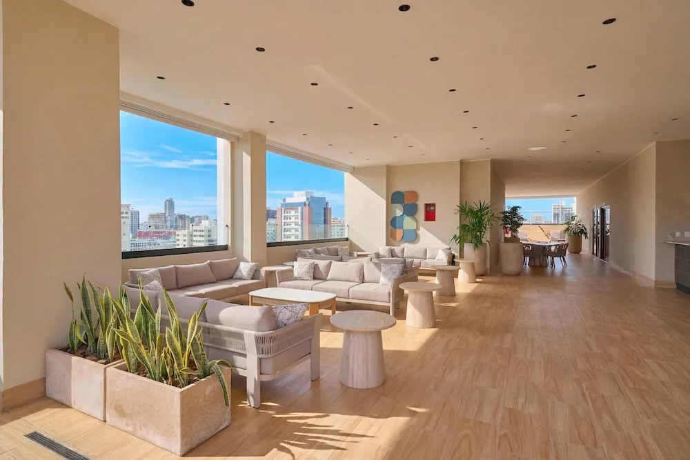 Niza City Tower Downtownsd Pool Gym Balcony