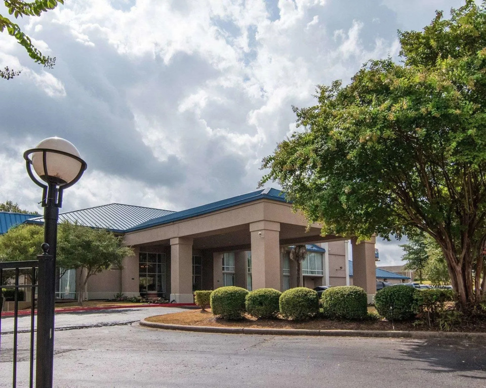 Economy Inn & Suites
