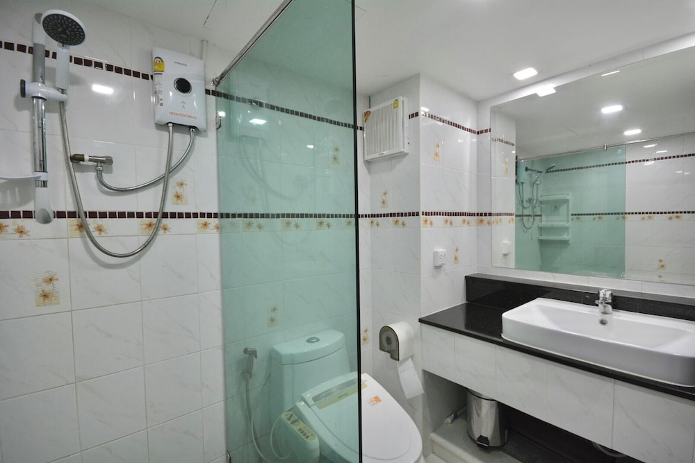 One-bedroom Sea-view Condo, 17th Floor Angket, Jomtien