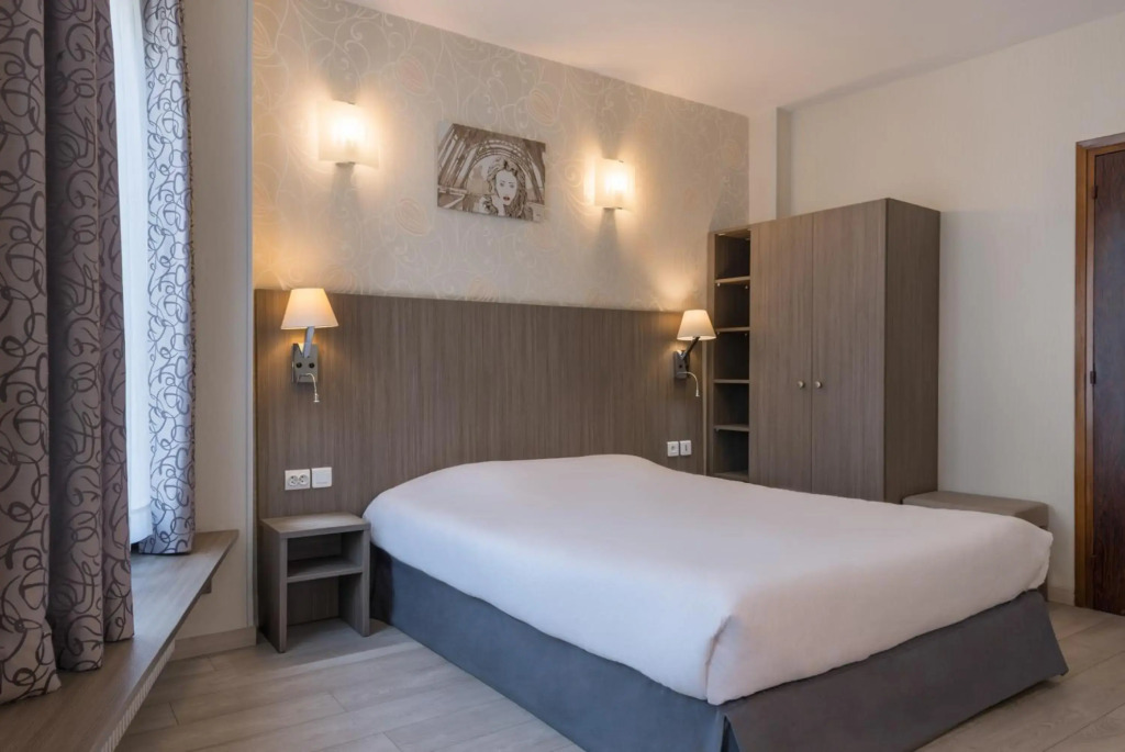 LOuest Hotel