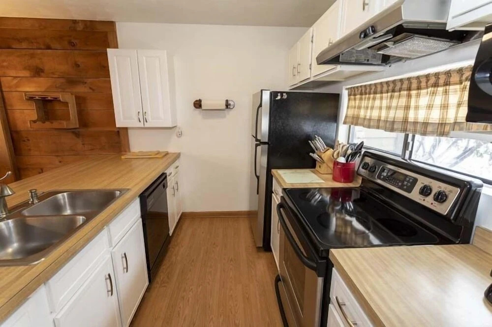 Seven Springs 3 BR Deluxe Condo, Near Golf Course by RedAwning