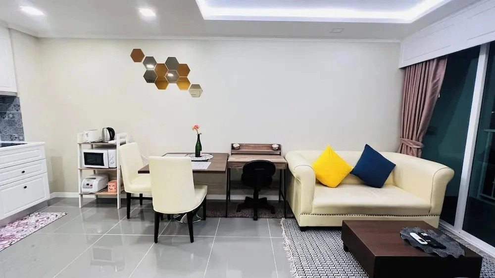 Luxurious 1-bedroom Condo With Pool Near Jomtien Beach