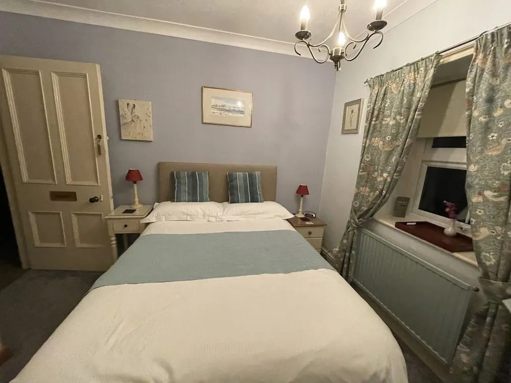 Milton House Studio Apartment Suites