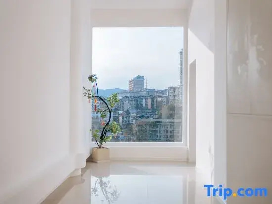 Yunke Riverside Mercure (Liuzhou Sanjiang Drum Tower Fengyu Bridge)