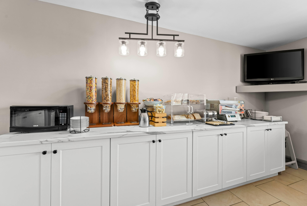 Travelodge Suites by Wyndham Regina - Eastgate Bay