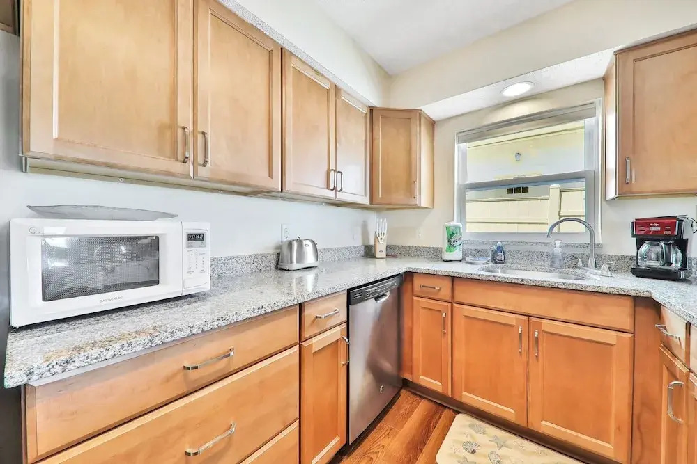 Updated Condo in Oceanfront Building With Private Beach Access - Near Dining