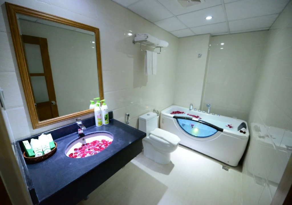 Yadanar Theingi Hotel