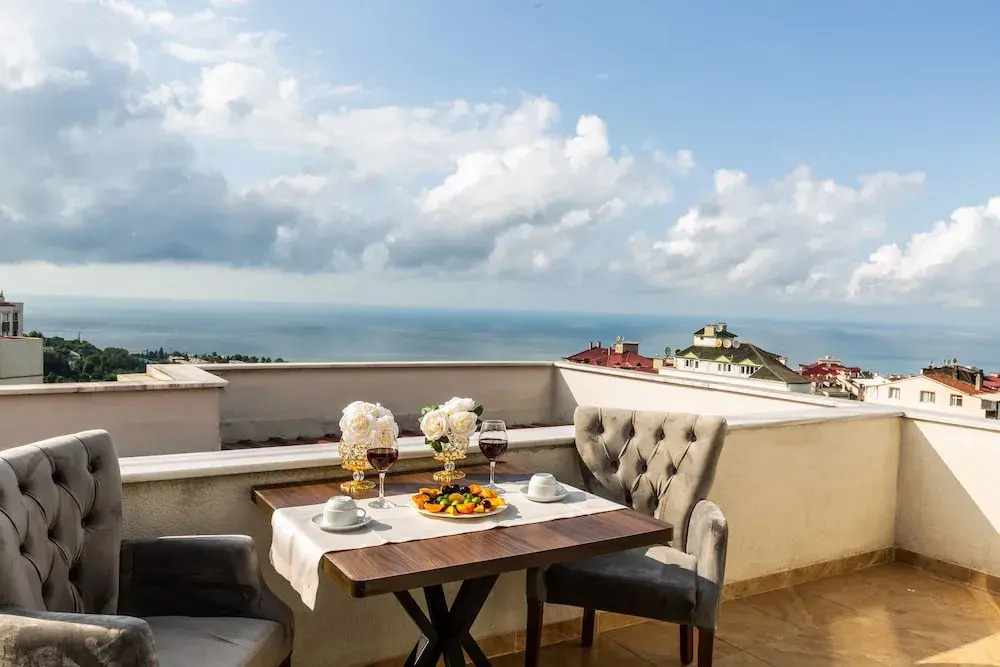 Li̇fe Pool Sui̇te Hotel