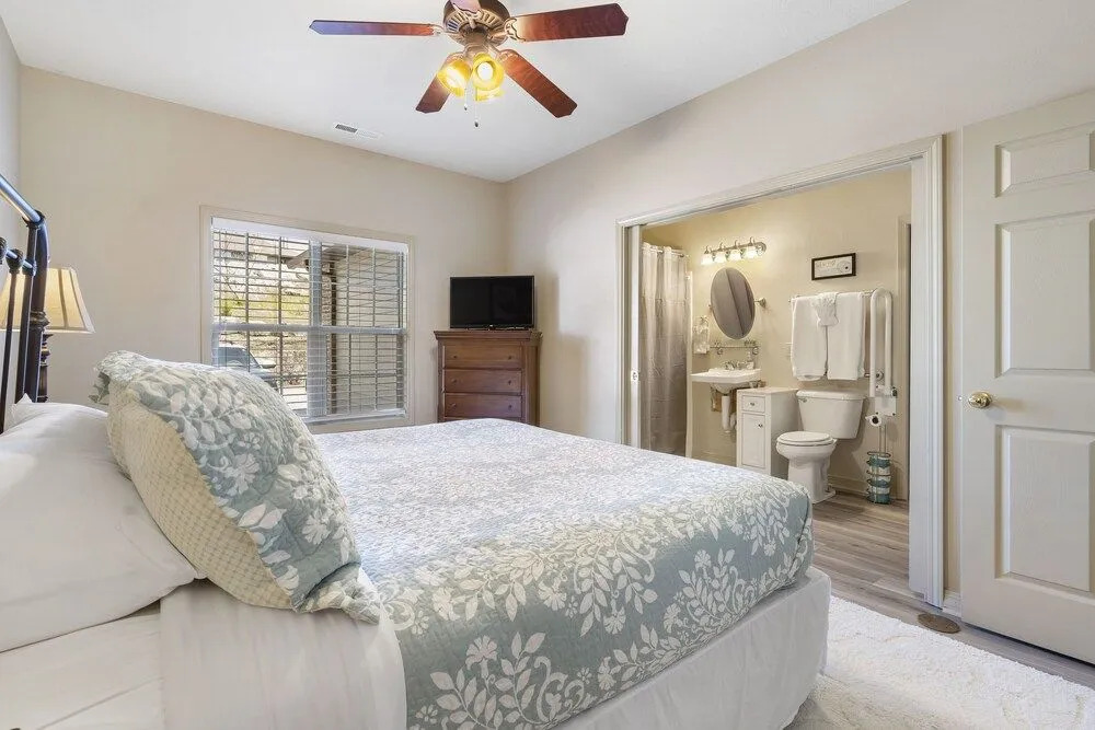 Birdie Lane Beauty - Golf, Pools, Gym, & More!