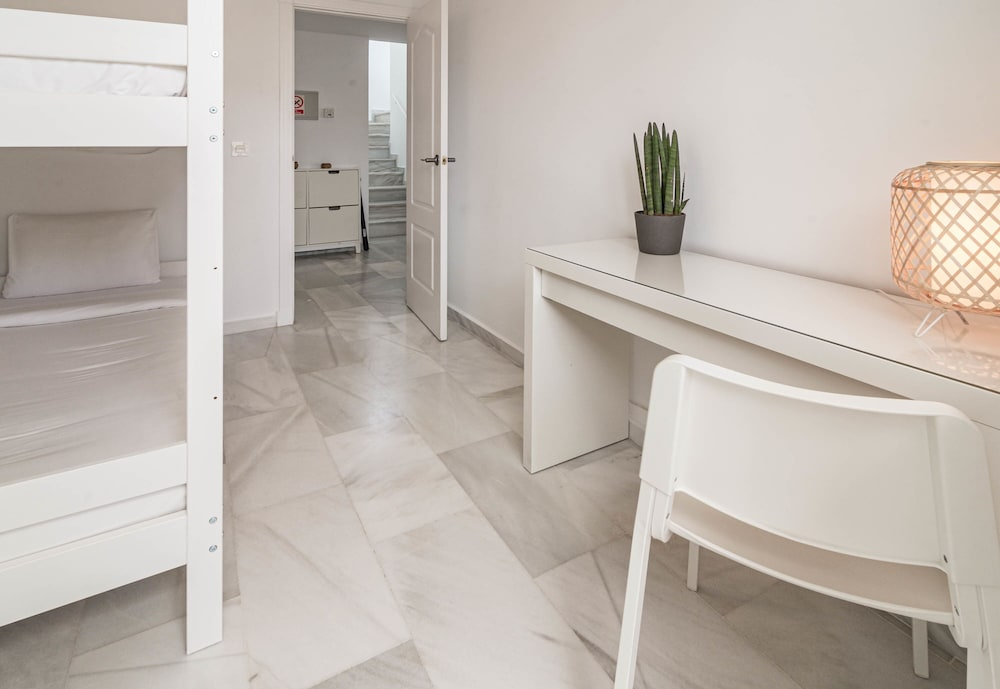 Lnm5.30 - Great Location With Private Roof Terrace