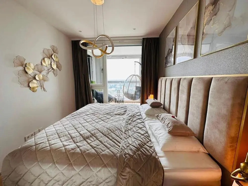 Green High-end Apartment Close to Metro, Uno-city, E-parking, Pool, Gym, Sauna