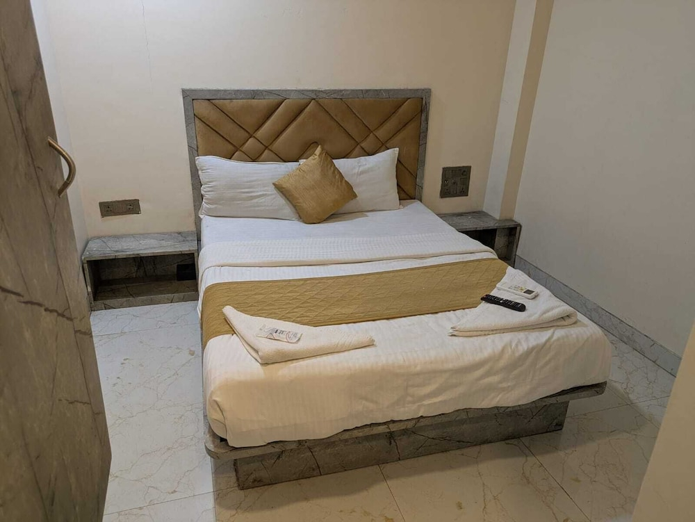 FabHotel Pride Suitz