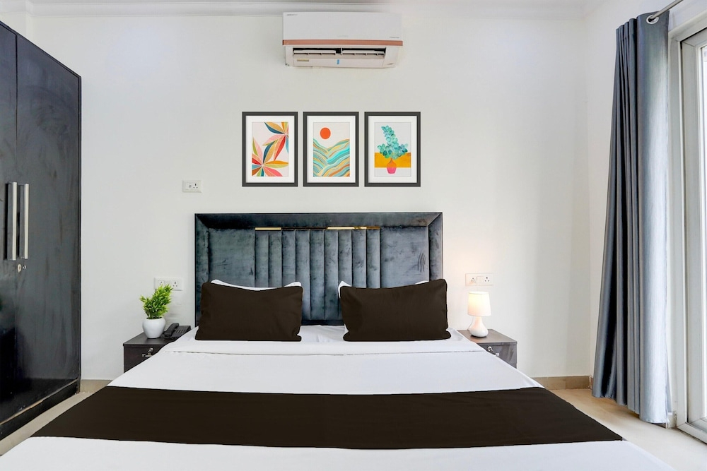 Townhouse Hotel Sec- 54 Golf Course Road