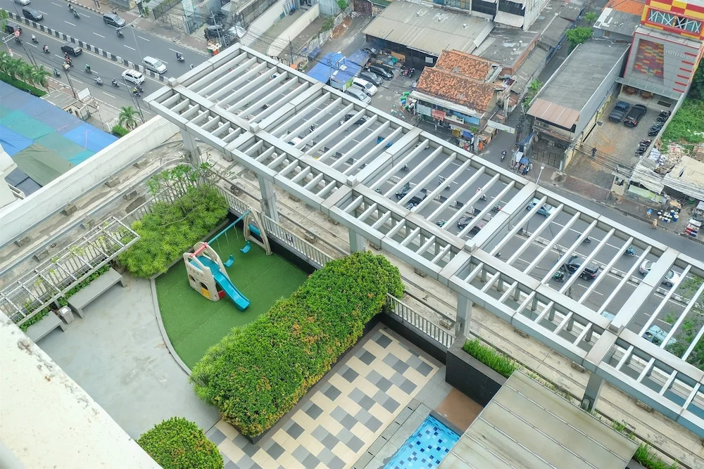 Pool View Cosmo Terrace Apartment at Thamrin City