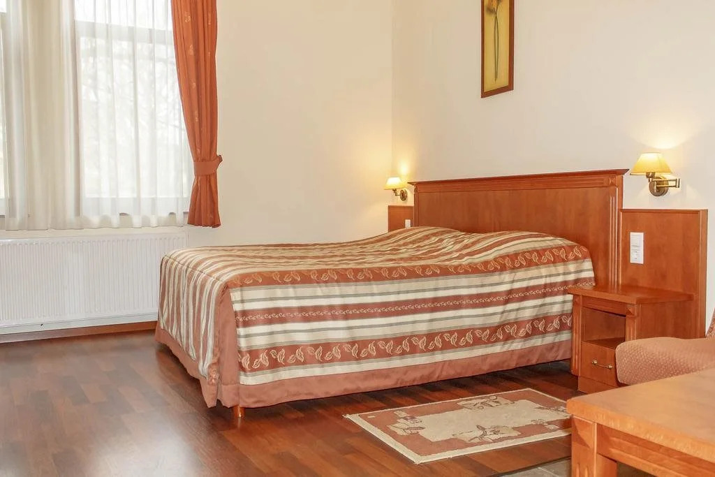 Pannon Hotel Bejelentkezés 20 óráig, Check-in until 20 oclock, Einchecken bis 20 Uhr