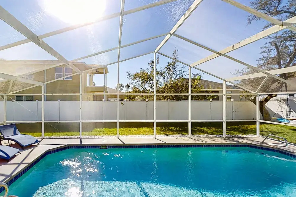Pristine Palms House in Palm Coast With Enclosed Pool & Full Kitchen