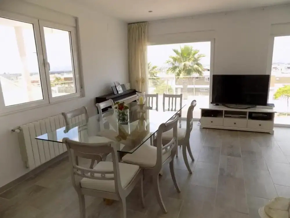 3-Bed Villa Sleeps 8 with Private Pool