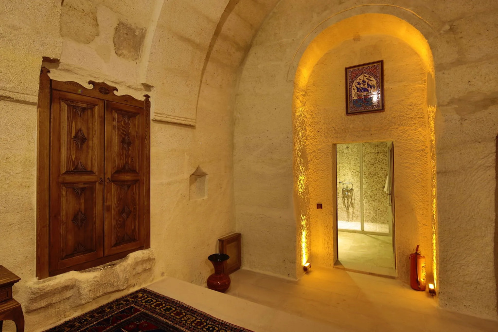 Fairyland Cave Hotel