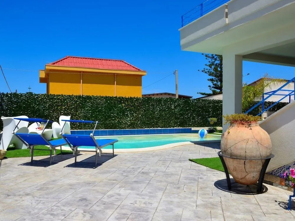 Villa con piscina Alcamo Marina