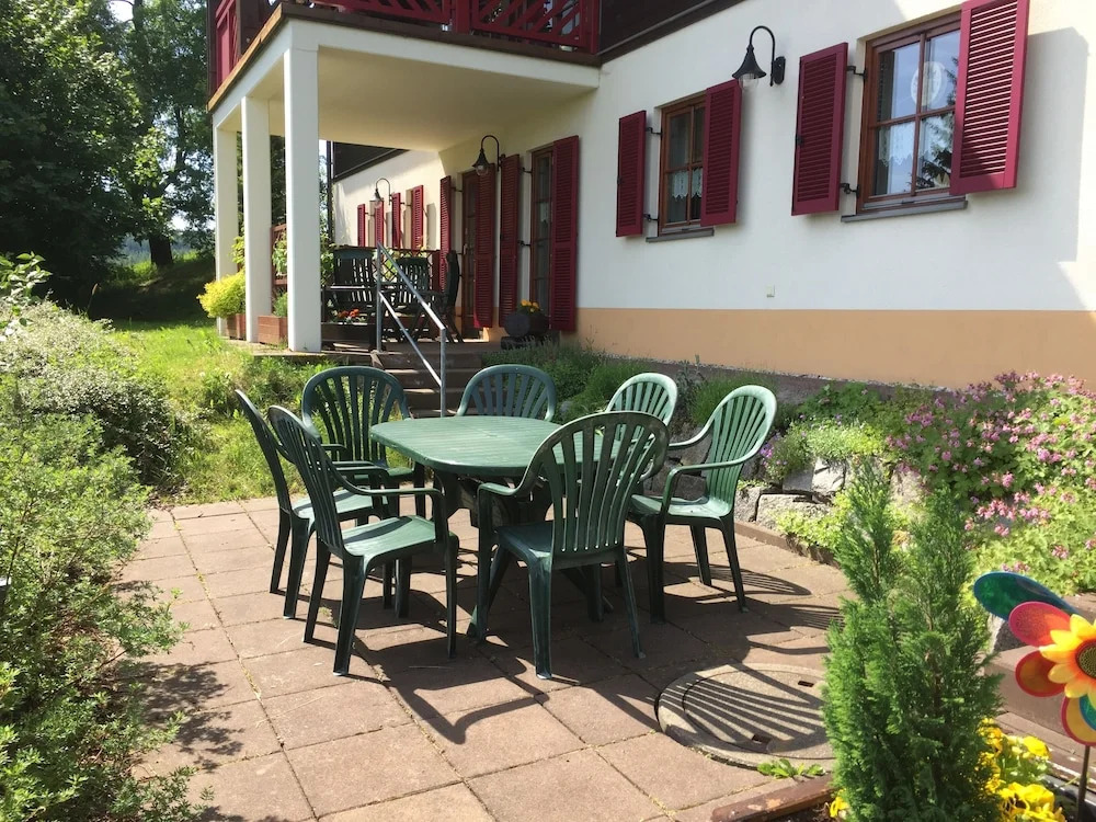 Ferienanlage Zum Silberstollen 2 Häuser am Berg Polderhof und Weißeritzhütte