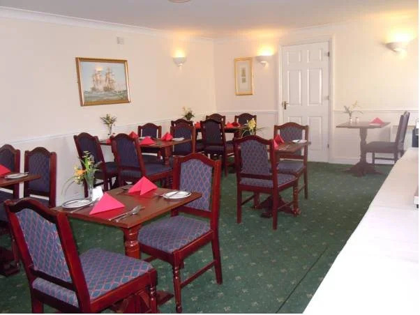 Roselawn Hotel