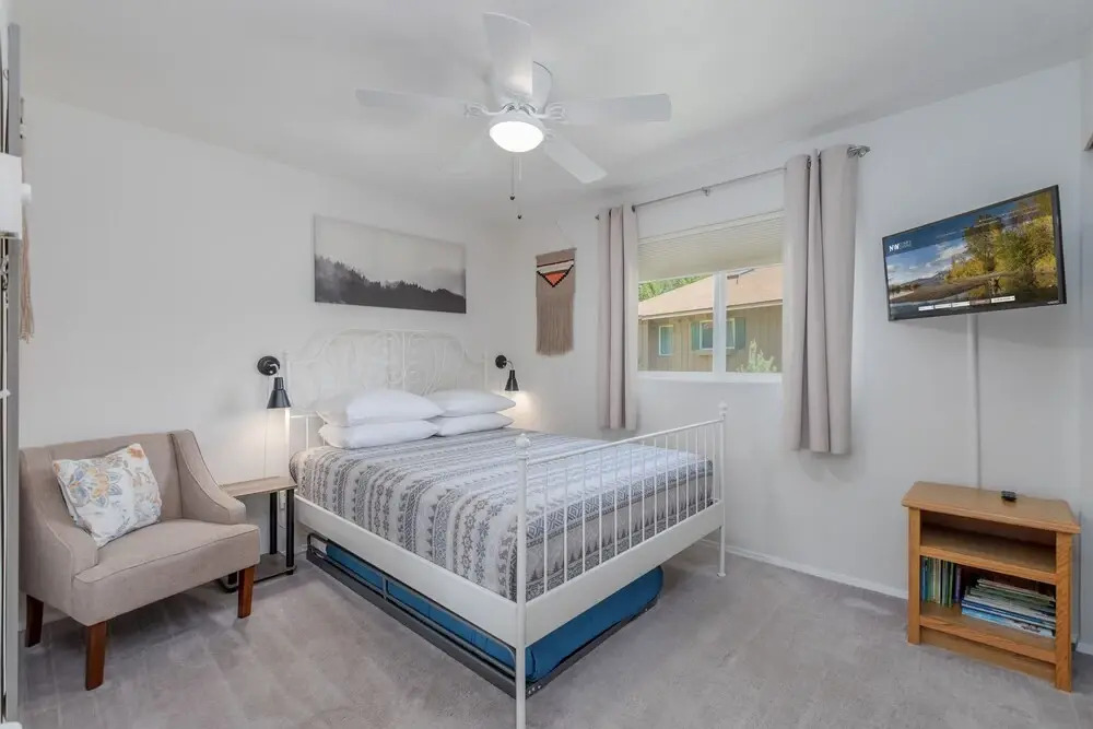 Alpine Family Haus 2 Bedroom Condo by NW Comfy Cabins by RedAwning
