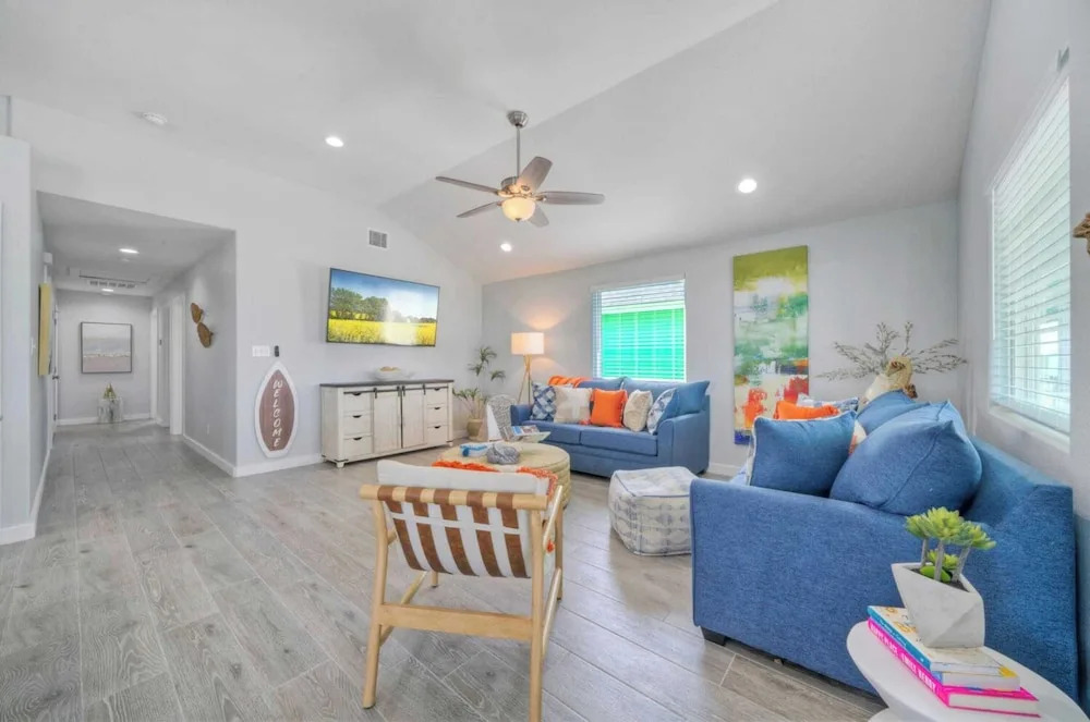 Sleeps 21, 2 Homes Private Pool, Patio Lounge w/ Fire Pit, Bar, TV, & Games