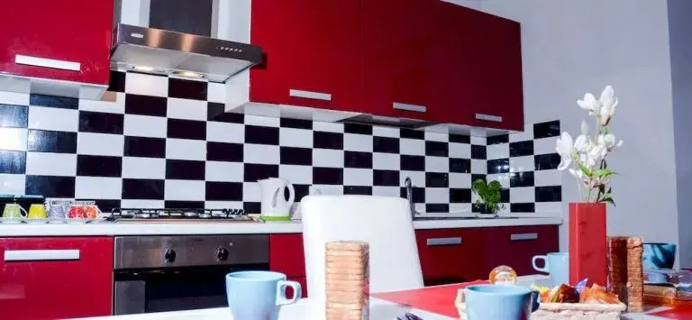 Bed & Breakfast Brothers & Sisters