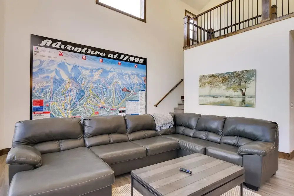 Hot Tub, Pool Table & Fireplace: 5 Mi to Breck!