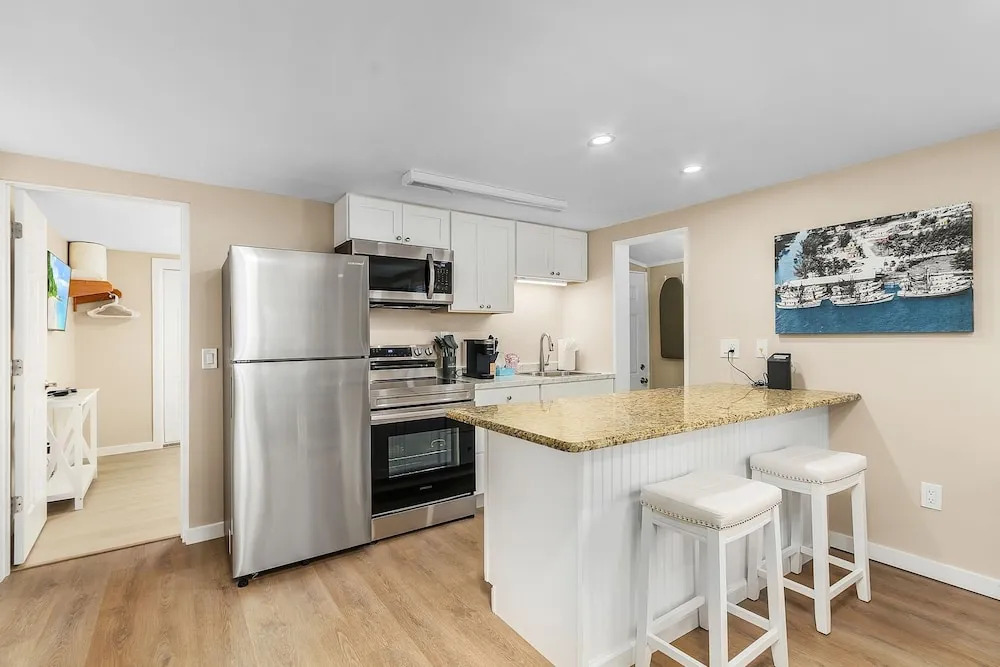 1030 Second Street 1 Bedroom Home by RedAwning