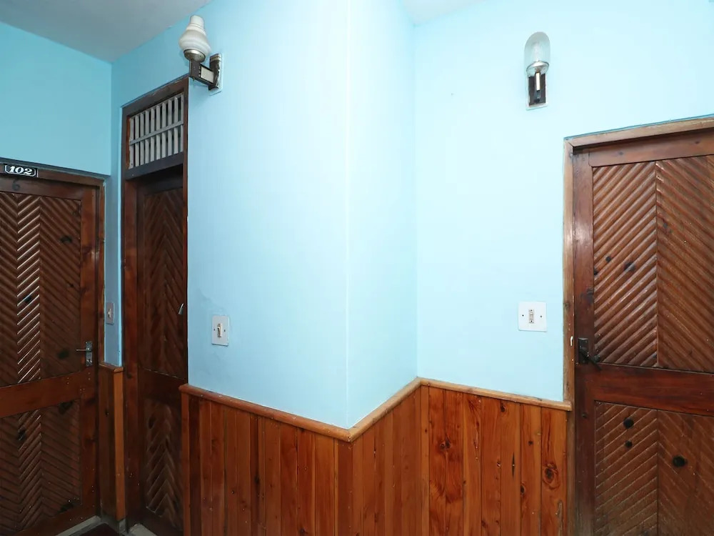 OYO 13732 Home Cozy near Mall Aleo Manali