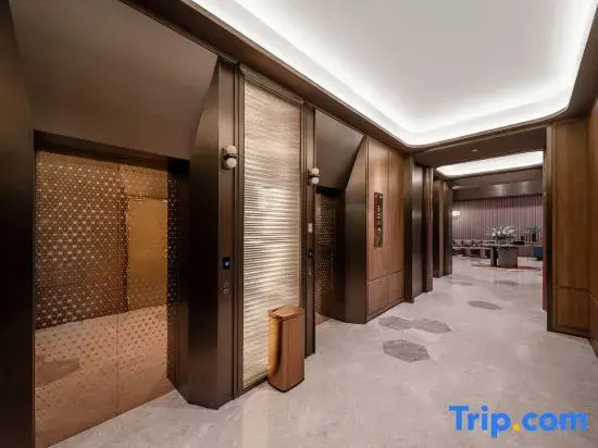 Shangrao High Speed Railway Station Crystal Orange Hotel