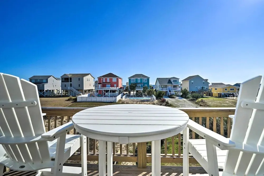 Carefree Coastal Getaway - Walk to Long Beach