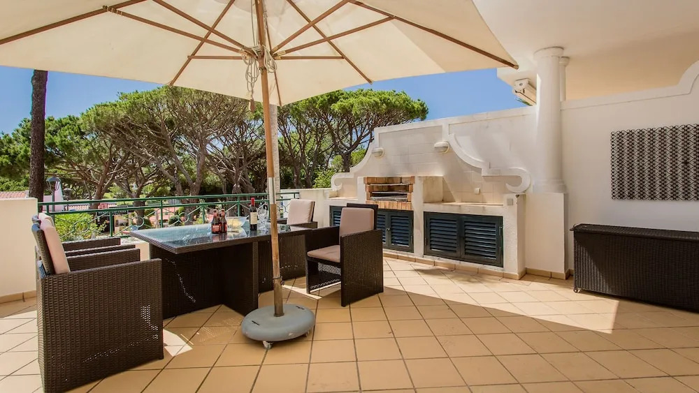 T2 Tennis Apartment