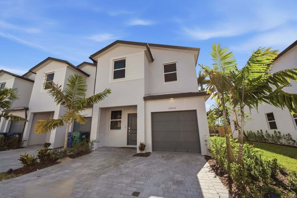 Everglades & Florida Keys Basecamp 4 Bedroom Townhouse